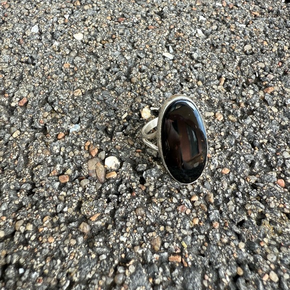 Silver and Black Oval Ring - Picture 1 of 6